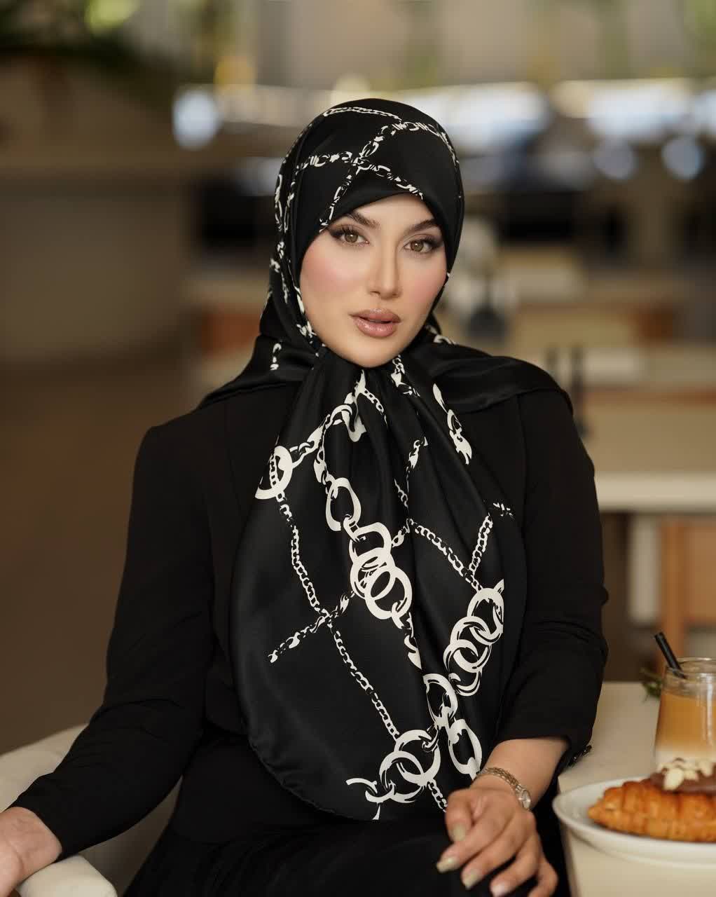 روسری مشکی ابریشم توییل در ۱۱ طرح قواره 1۳۵