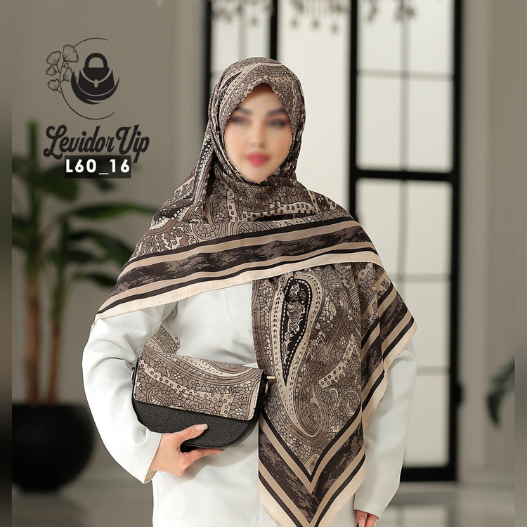 روسری و کیف پاسپورتی ست طرح بته جقه قواره ۱۴۰ (L60)
