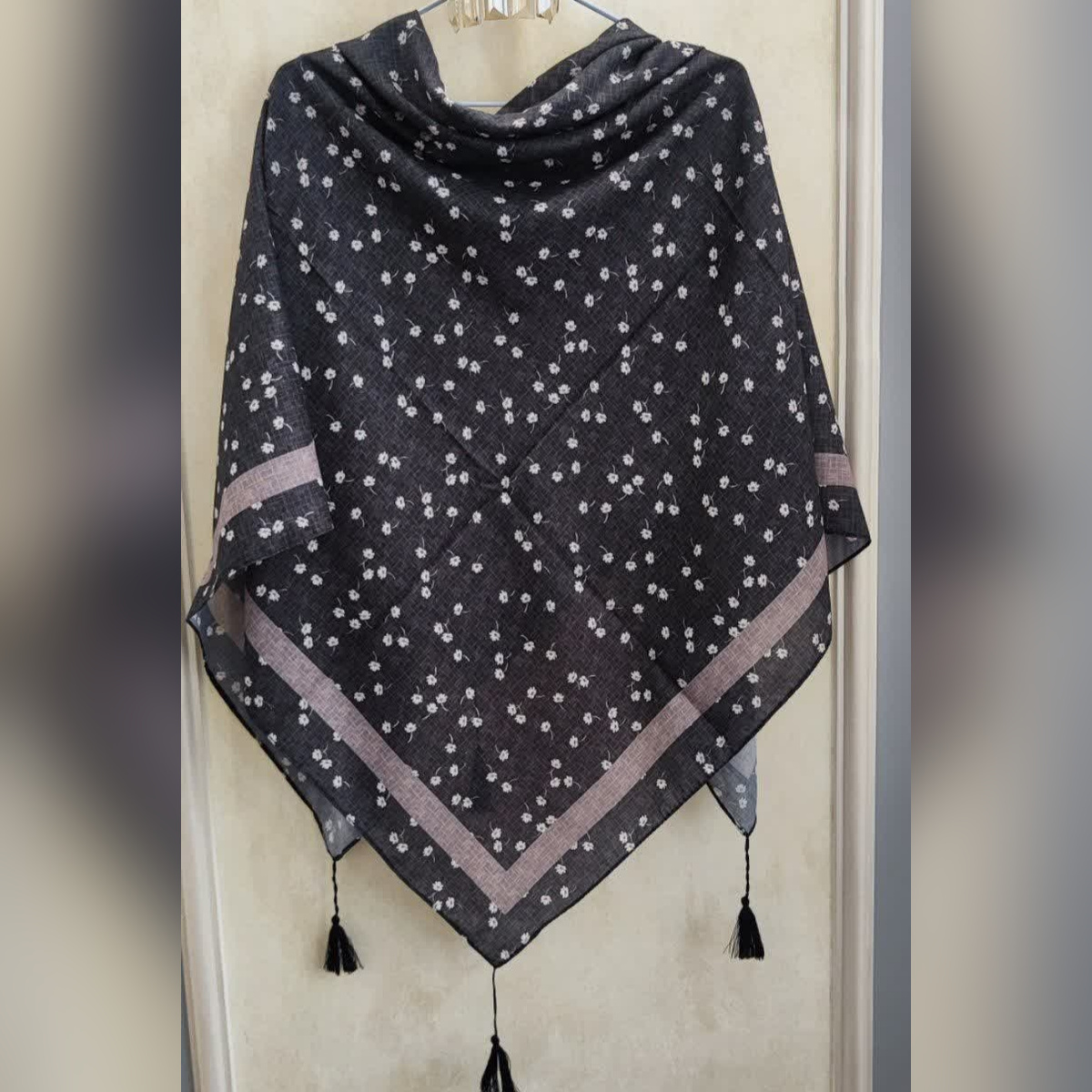 روسری نخی وال گل‌ریز قواره ۱۳۰