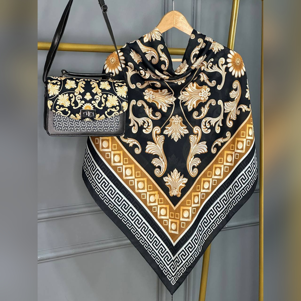 ست کیف و روسری ورساچه طلایی (B2)