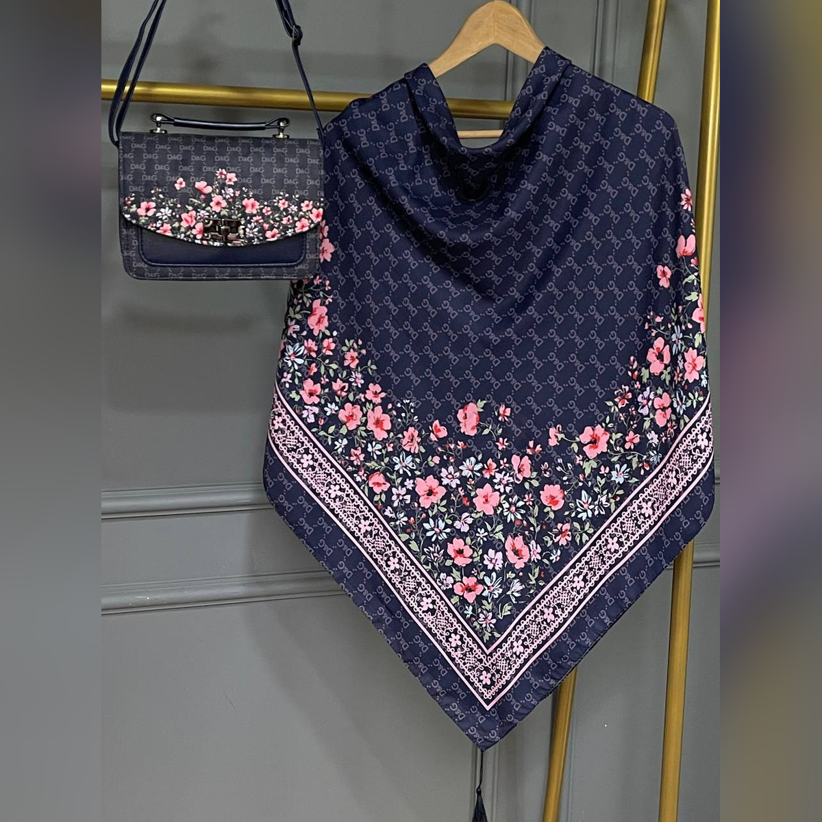 ست کیف و روسری گل دی اند جی سورمه ای (B2)