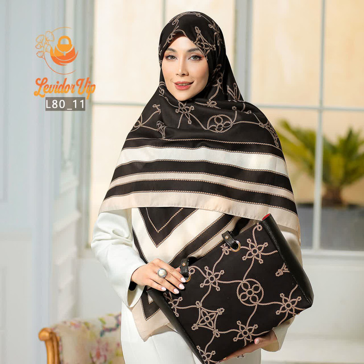 ست کیف و روسری نخ ابریشم قواره ۱۴۰ طرح ریسمان (L80)