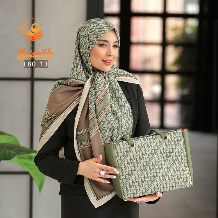 ست کیف و روسری نخ ابریشم قواره ۱۴۰ طرح دیور سبز(L80)