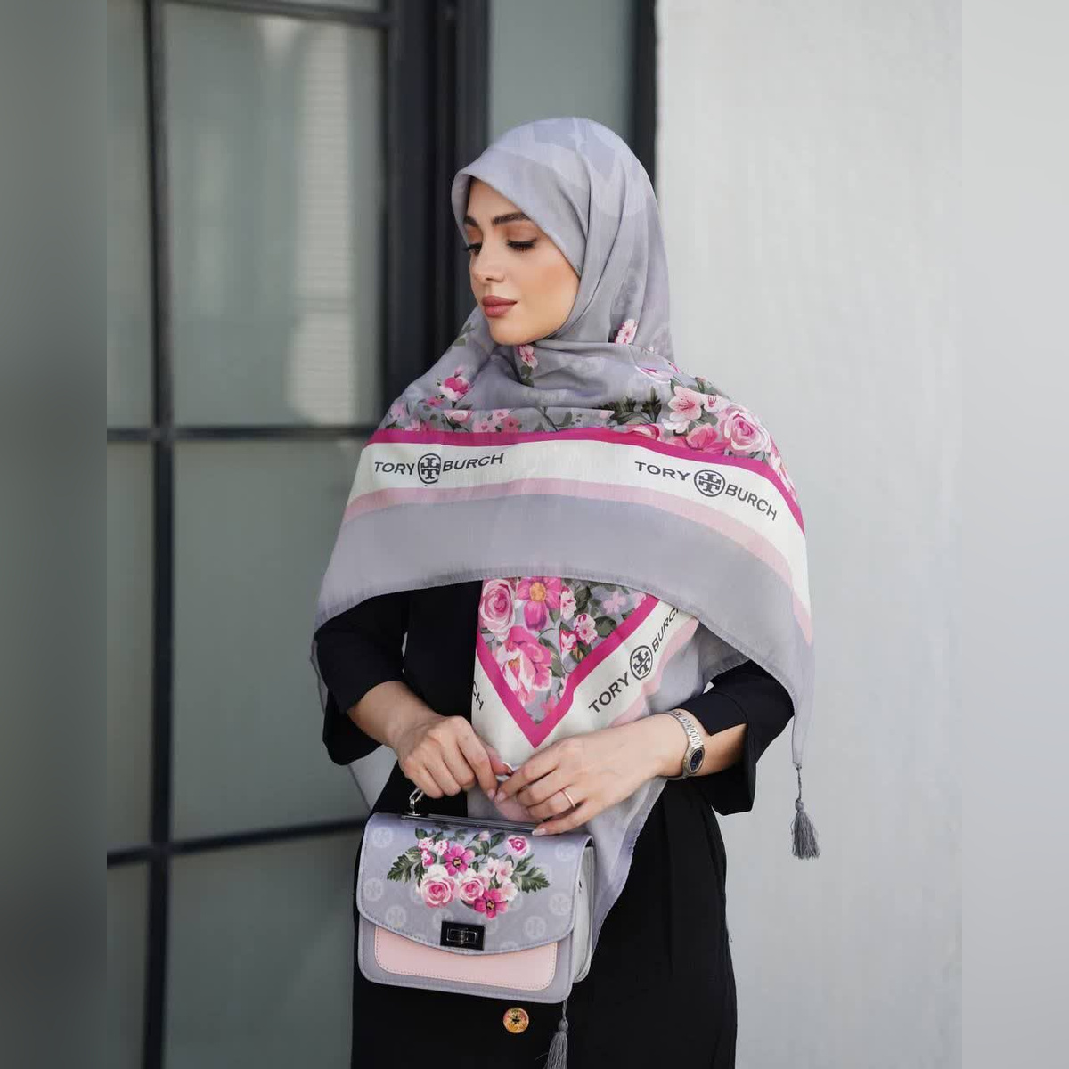 ست کیف و روسری طوسی صورتی گلدار طرح توری بورچ (B2)