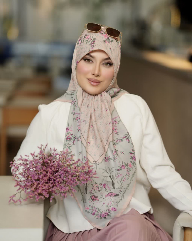 روسری نخی وال ترک طرح Dior در ۸ رنگ قواره ۱۲۰