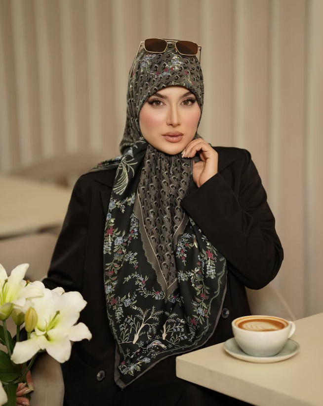 روسری نخی وال ترک طرح Dior در ۸ رنگ قواره ۱۲۰