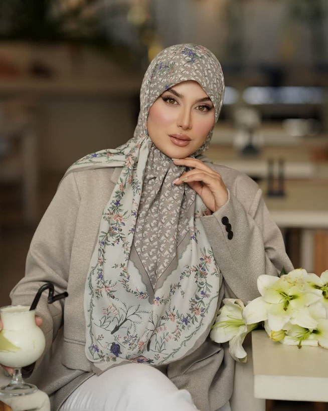 روسری نخی وال ترک طرح Dior در ۸ رنگ قواره ۱۲۰