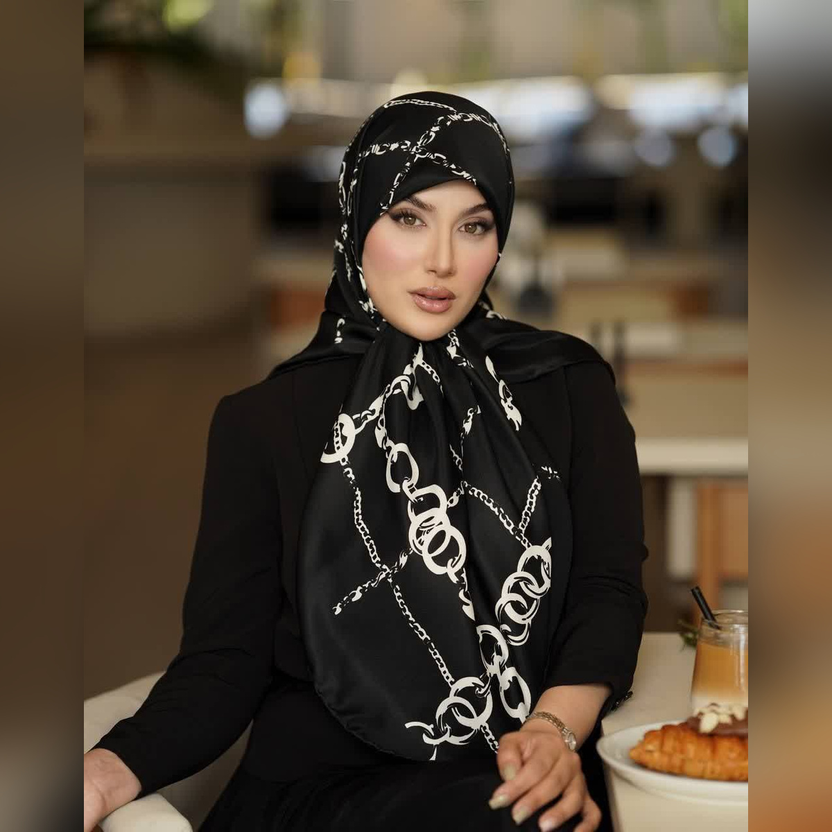 روسری مشکی ابریشم توییل در ۱۱ طرح قواره 1۳۵