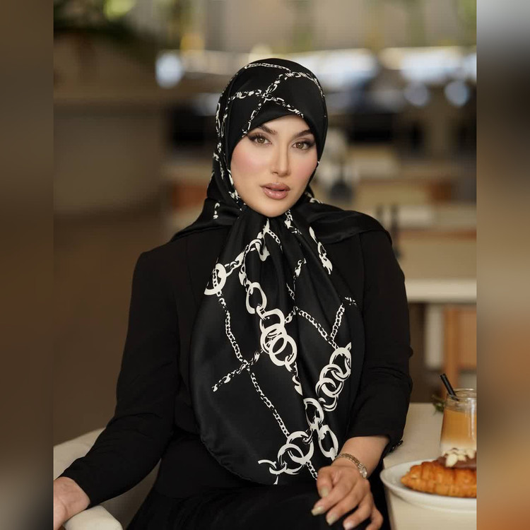 روسری مشکی ابریشم توییل در ۱۱ طرح قواره 1۳۵