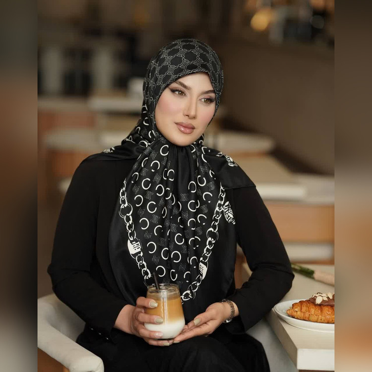 روسری مشکی ابریشم توییل در ۱۱ طرح قواره 1۳۵