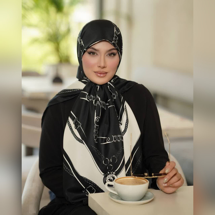 روسری مشکی ابریشم توییل در ۱۱ طرح قواره 1۳۵