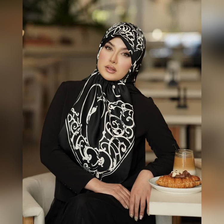روسری مشکی ابریشم توییل در ۱۱ طرح قواره 1۳۵