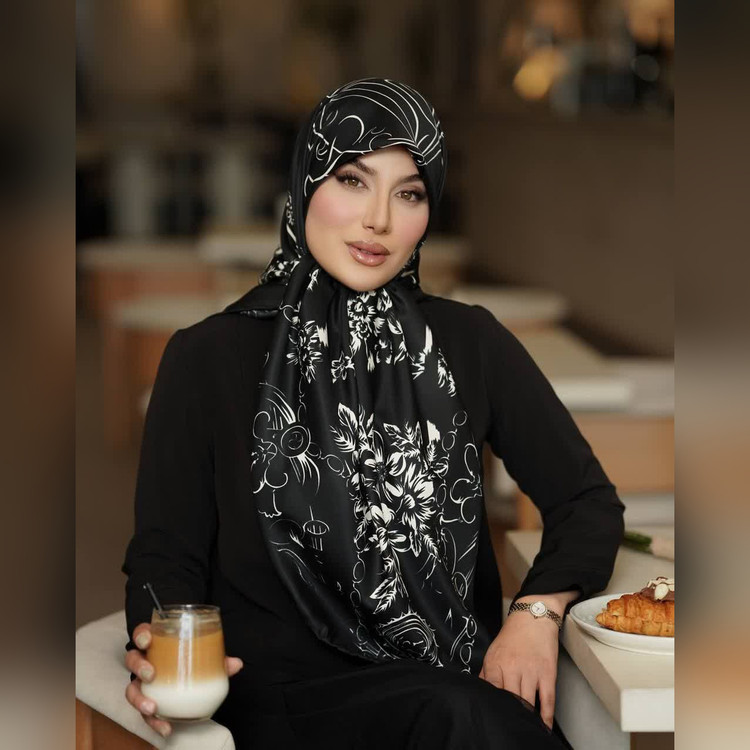 روسری مشکی ابریشم توییل در ۱۱ طرح قواره 1۳۵