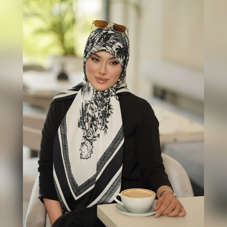 روسری مشکی ابریشم توییل در ۱۱ طرح قواره 1۳۵