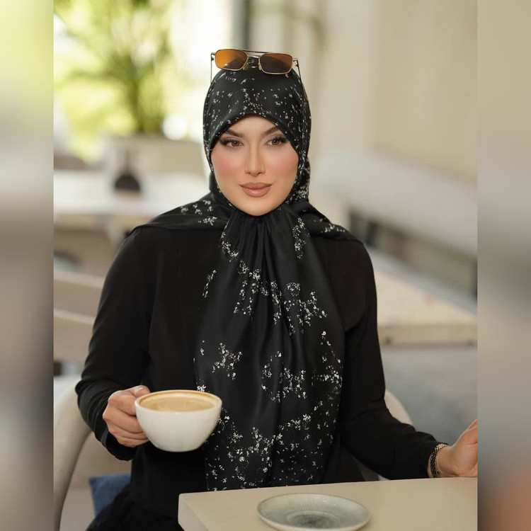 روسری مشکی ابریشم توییل در ۱۱ طرح قواره 1۳۵