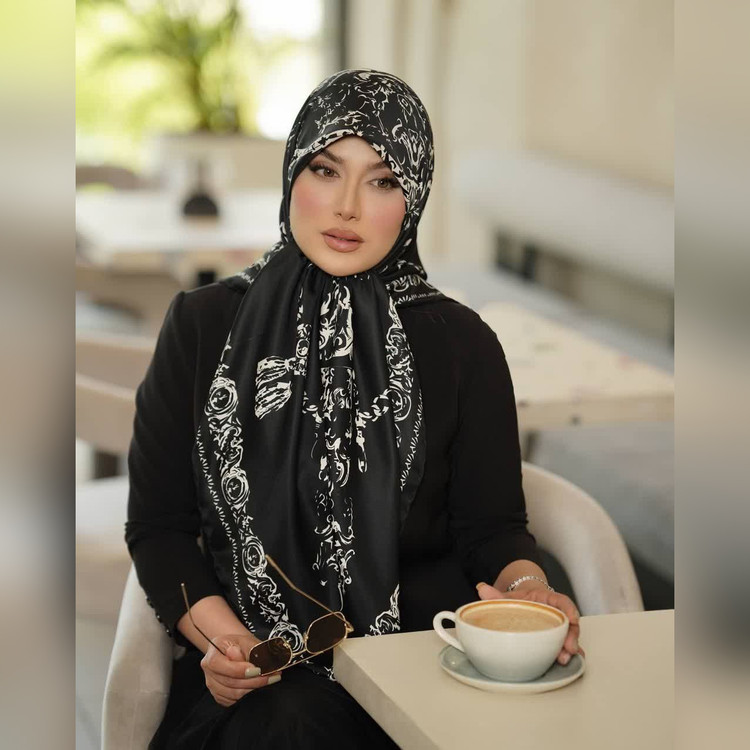 روسری مشکی ابریشم توییل در ۱۱ طرح قواره 1۳۵