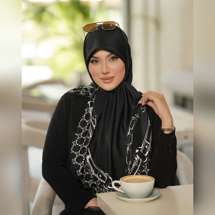 روسری مشکی ابریشم توییل در ۱۱ طرح قواره 1۳۵