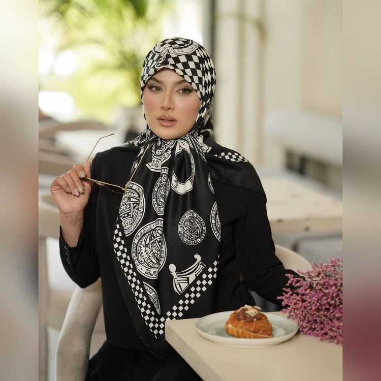 روسری مشکی ابریشم توییل در ۱۱ طرح قواره 1۳۵