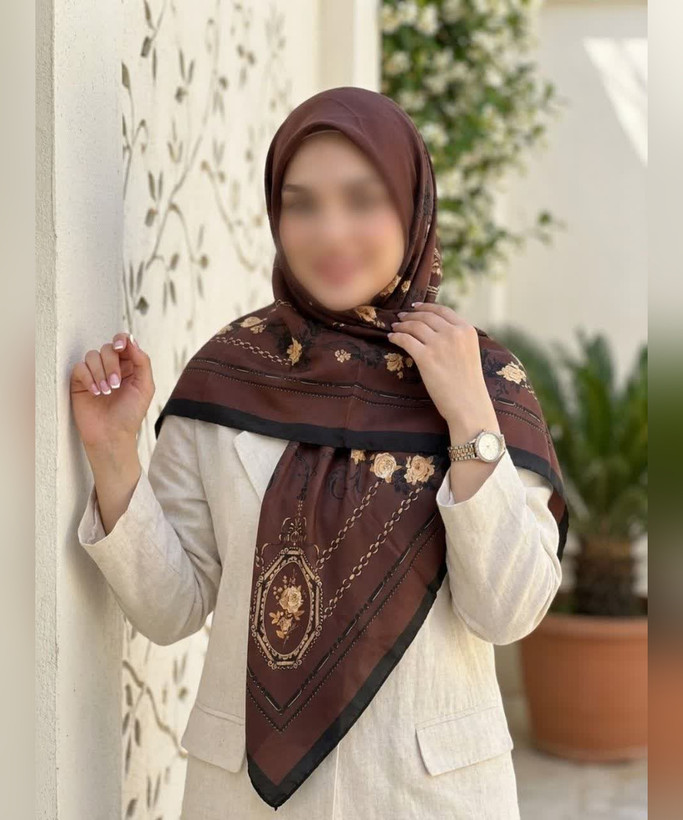 روسری نخی طرحدار قواره ۱۴۰ طرح زنجیر و گل