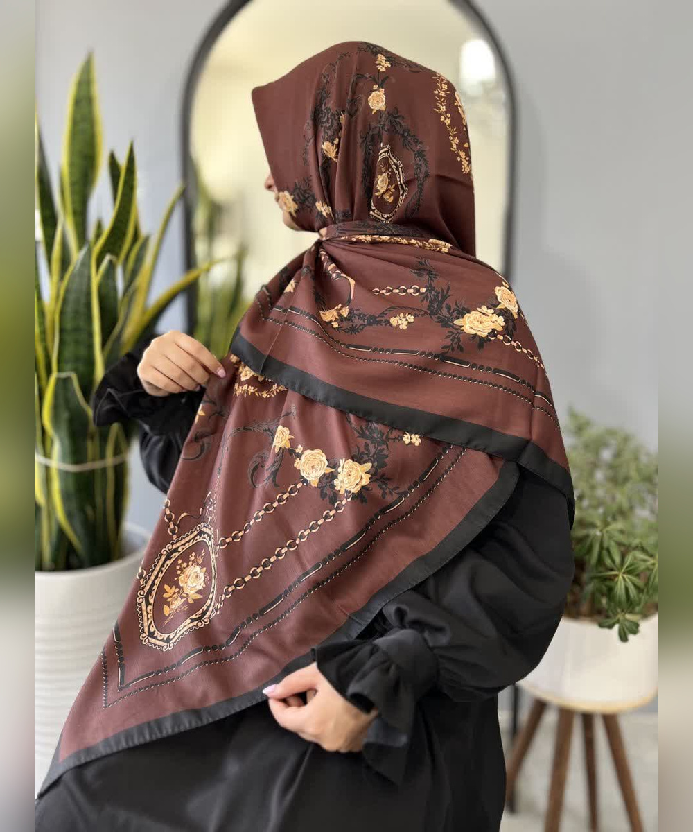 روسری نخی طرحدار قواره ۱۴۰ طرح زنجیر و گل