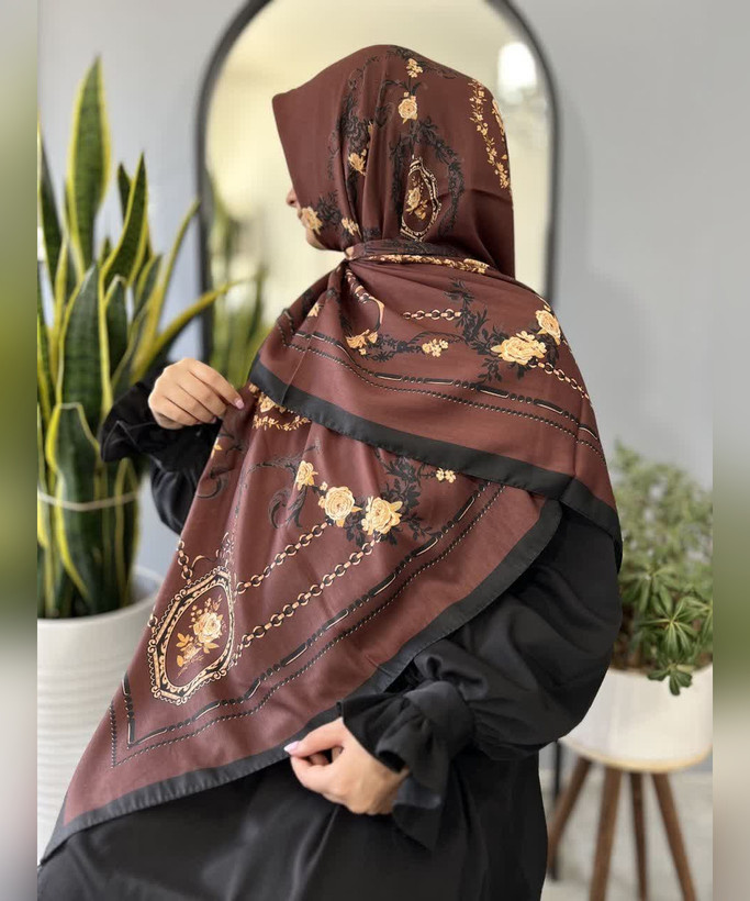 روسری نخی طرحدار قواره ۱۴۰ طرح زنجیر و گل