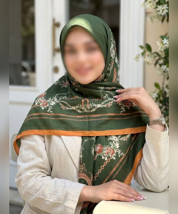 روسری نخی طرحدار قواره ۱۴۰ طرح زنجیر و گل