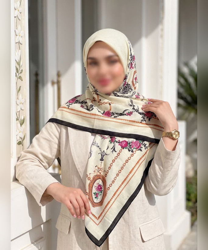 روسری نخی طرحدار قواره ۱۴۰ طرح زنجیر و گل