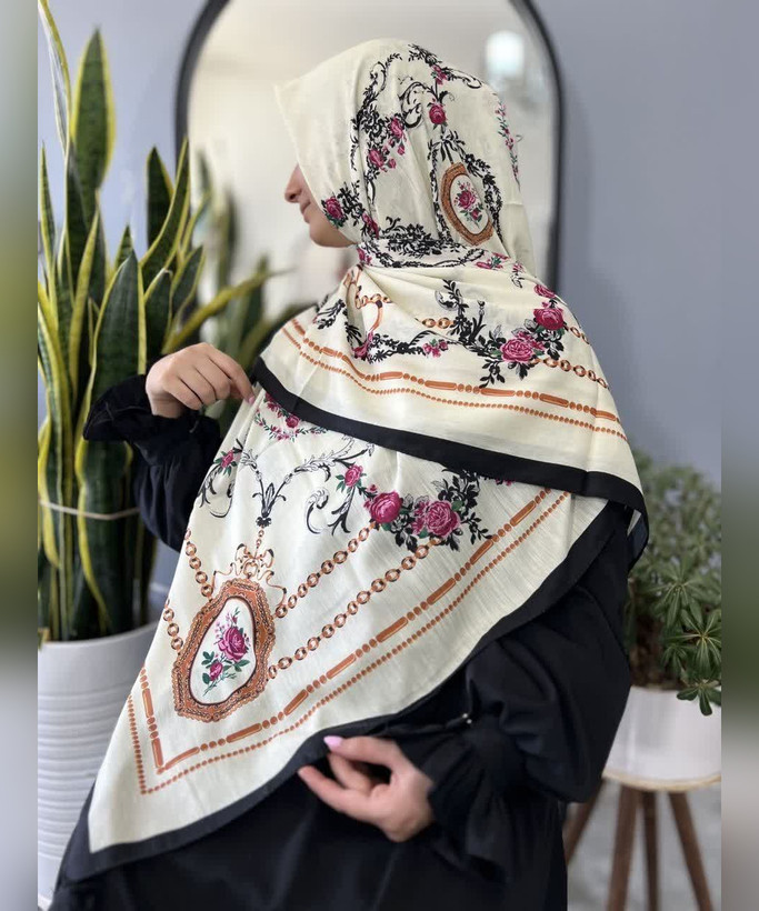 روسری نخی طرحدار قواره ۱۴۰ طرح زنجیر و گل