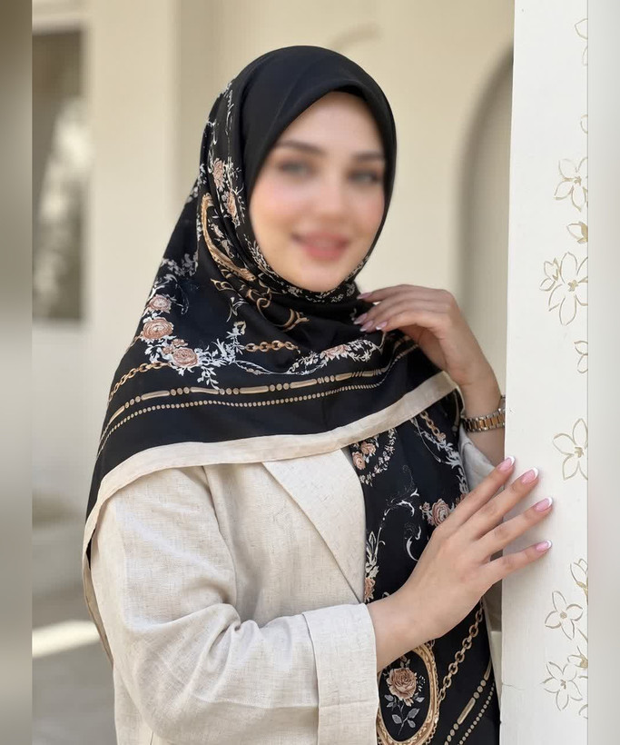 روسری نخی طرحدار قواره ۱۴۰ طرح زنجیر و گل