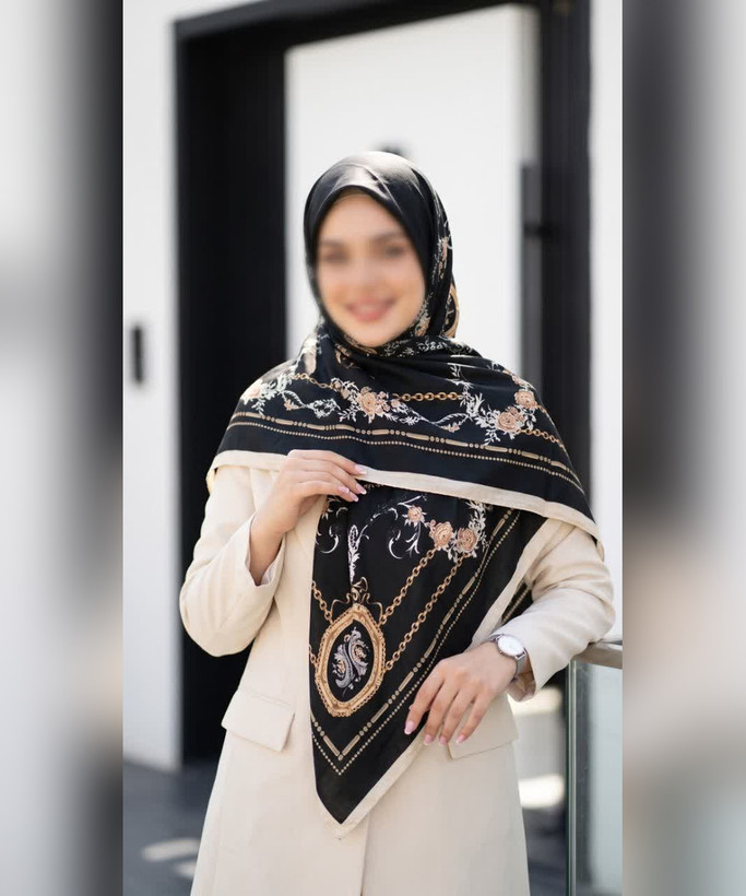 روسری نخی طرحدار قواره ۱۴۰ طرح زنجیر و گل