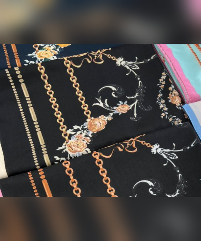 روسری نخی طرحدار قواره ۱۴۰ طرح زنجیر و گل