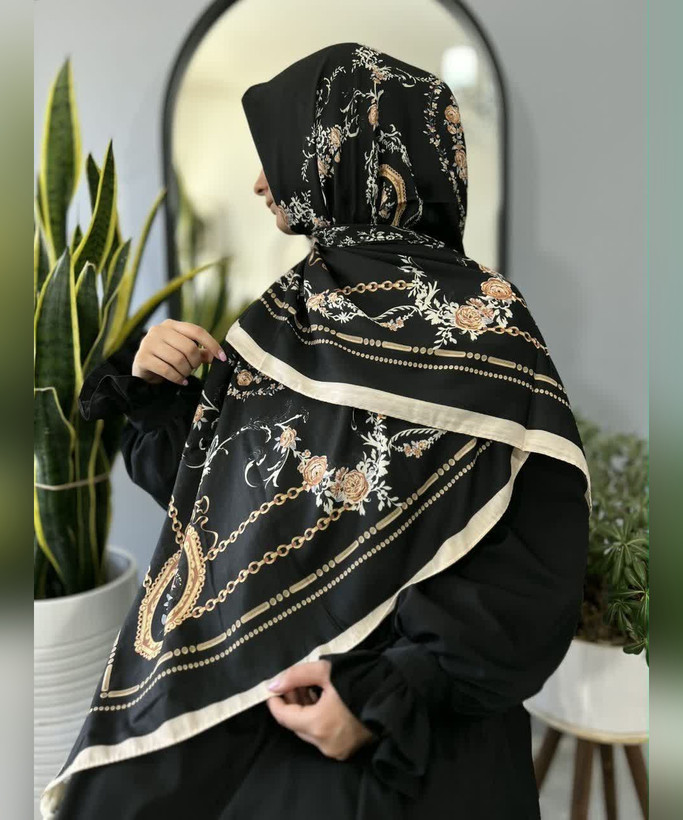 روسری نخی طرحدار قواره ۱۴۰ طرح زنجیر و گل