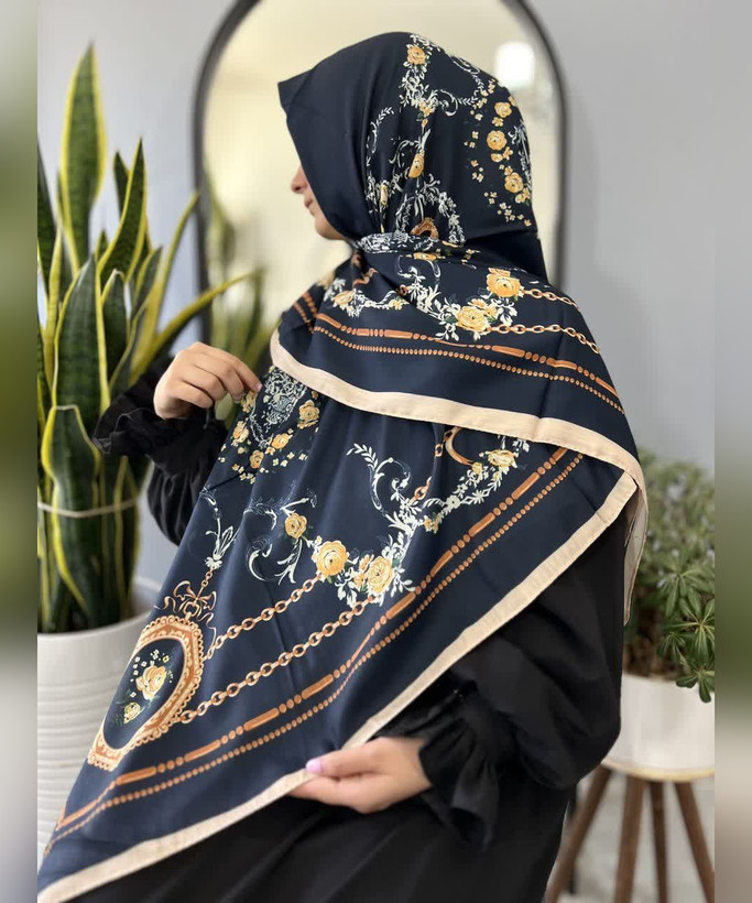 روسری نخی طرحدار قواره ۱۴۰ طرح زنجیر و گل