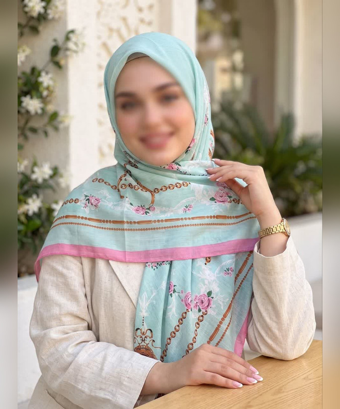 روسری نخی طرحدار قواره ۱۴۰ طرح زنجیر و گل