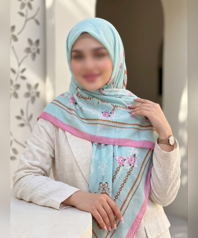 روسری نخی طرحدار قواره ۱۴۰ طرح زنجیر و گل