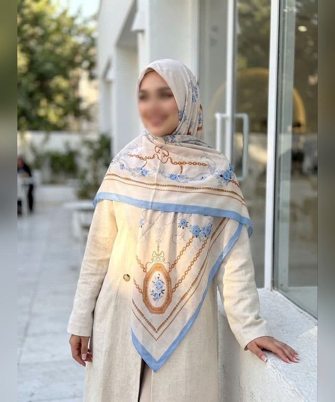 روسری نخی طرحدار قواره ۱۴۰ طرح زنجیر و گل