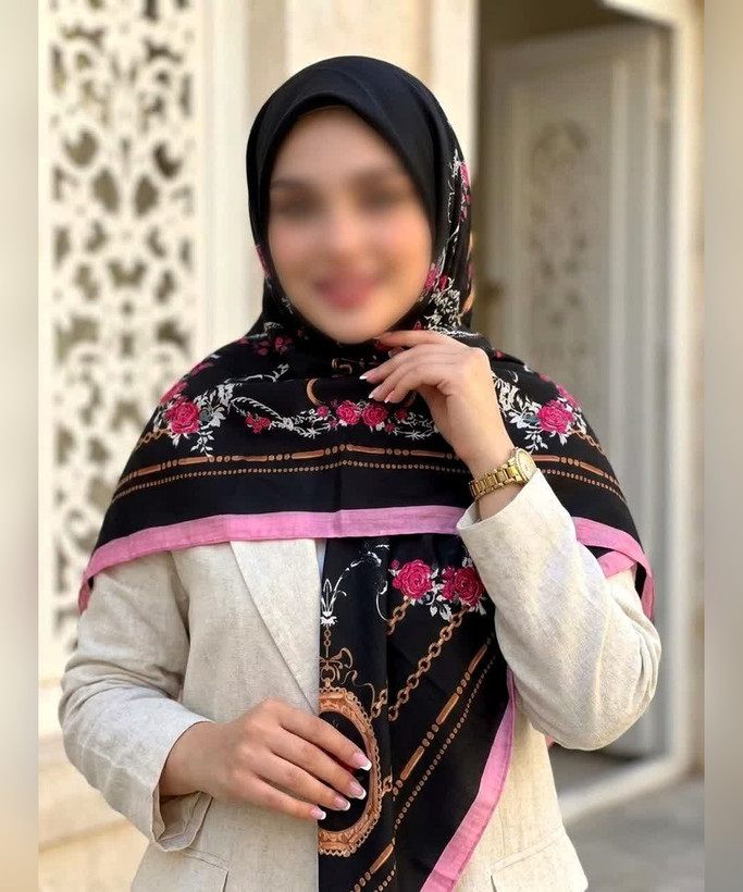روسری نخی طرحدار قواره ۱۴۰ طرح زنجیر و گل