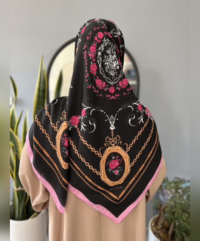 روسری نخی طرحدار قواره ۱۴۰ طرح زنجیر و گل