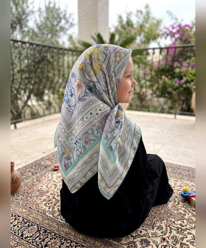 روسری نخی دخترانه طرحدار قواره ۱۰۰