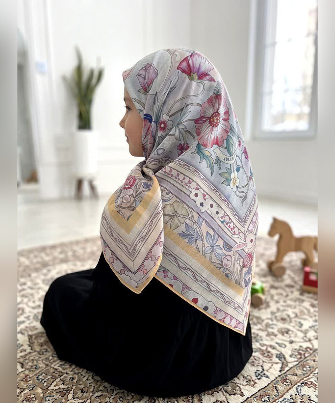 روسری نخی دخترانه طرحدار قواره ۱۰۰