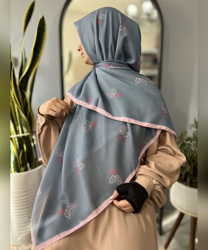 روسری سوپرنخ طرح برگ قواره ۱۴۰