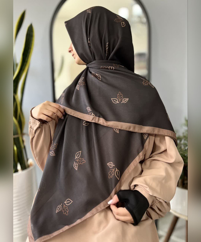 روسری سوپرنخ طرح برگ قواره ۱۴۰