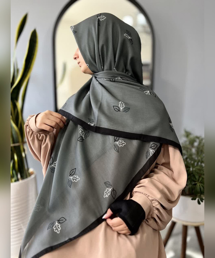 روسری سوپرنخ طرح برگ قواره ۱۴۰