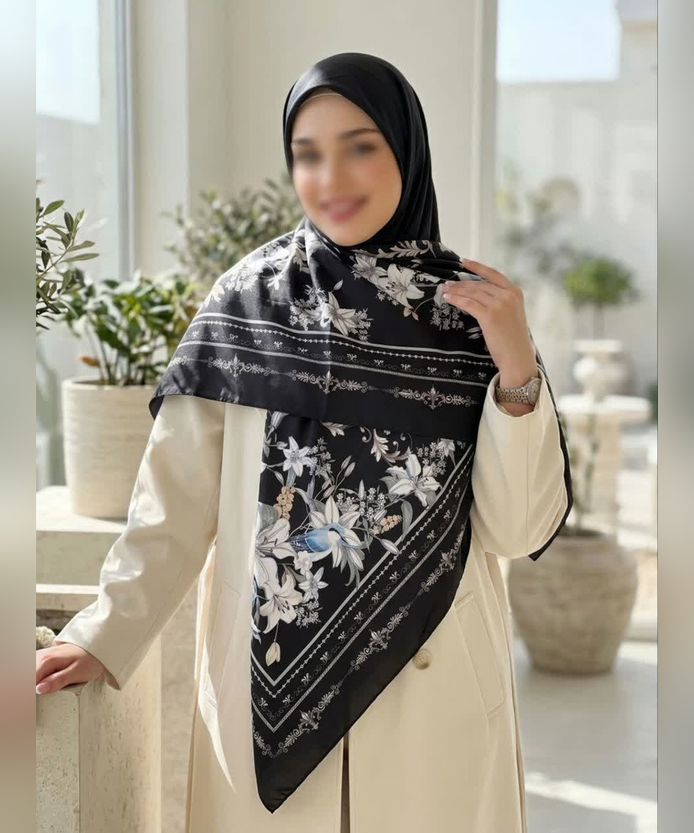 روسری ابریشم ساتن گل‌دار قواره ۱۳۵