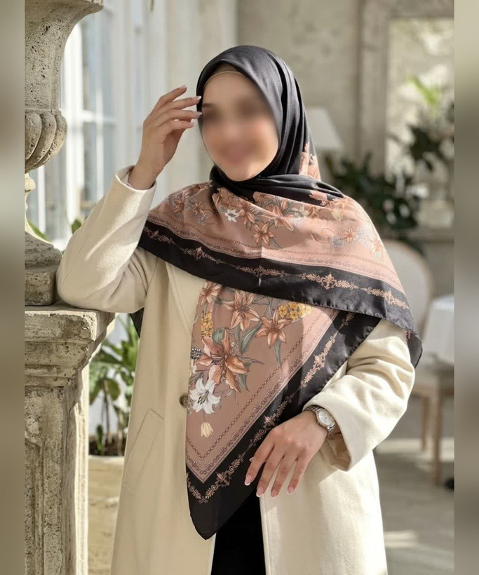 روسری ابریشم ساتن گلدار قواره ۱۳۵