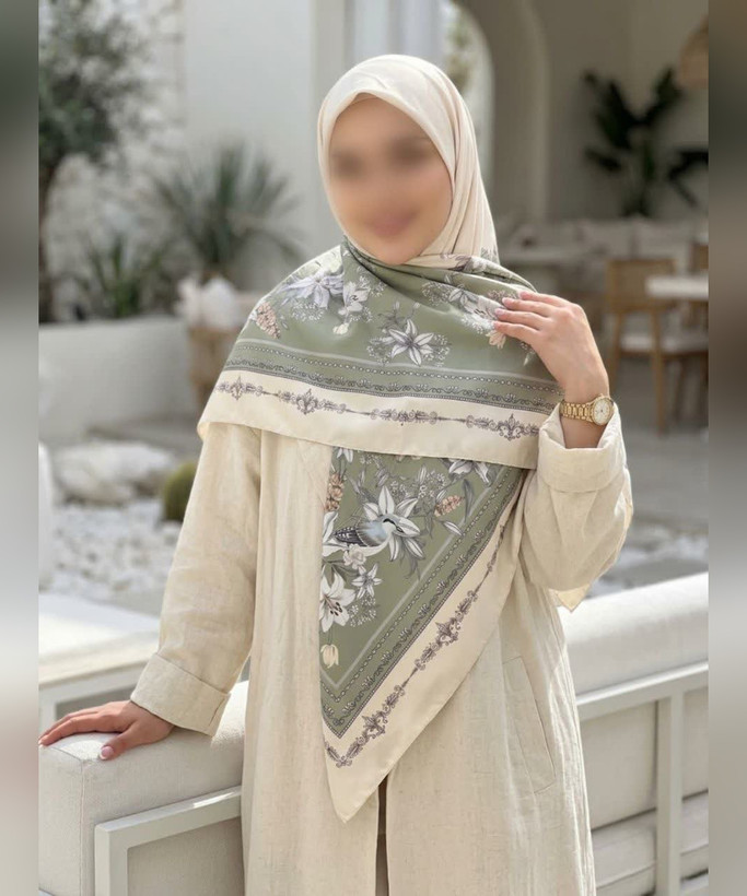 روسری ابریشم ساتن گلدار قواره ۱۳۵