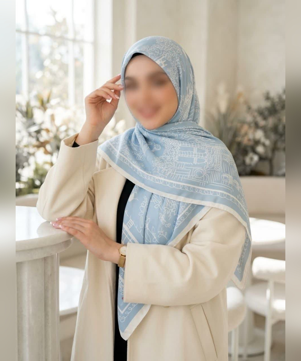 روسری ابریشم ساتن طرح کلاسیک قواره ۱۳۵