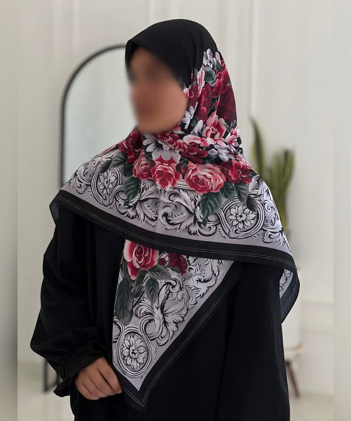 روسری حریر ابریشم گلدار حاشیهدار قواره ۱۲۰