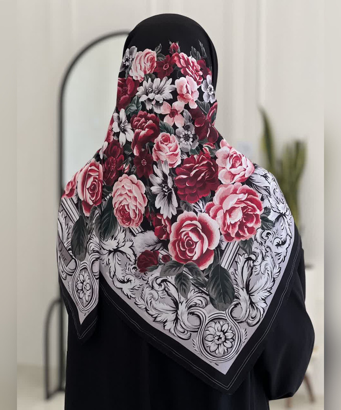 روسری حریر ابریشم گلدار حاشیهدار قواره ۱۲۰