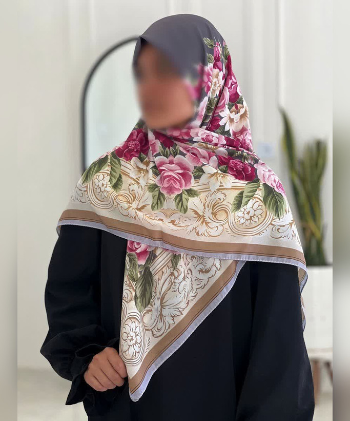 روسری حریر ابریشم گلدار حاشیهدار قواره ۱۲۰